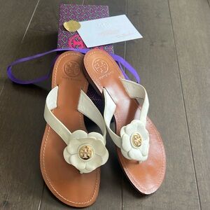Authentic Tory Burch white floral flip flop size 8.5 worn once